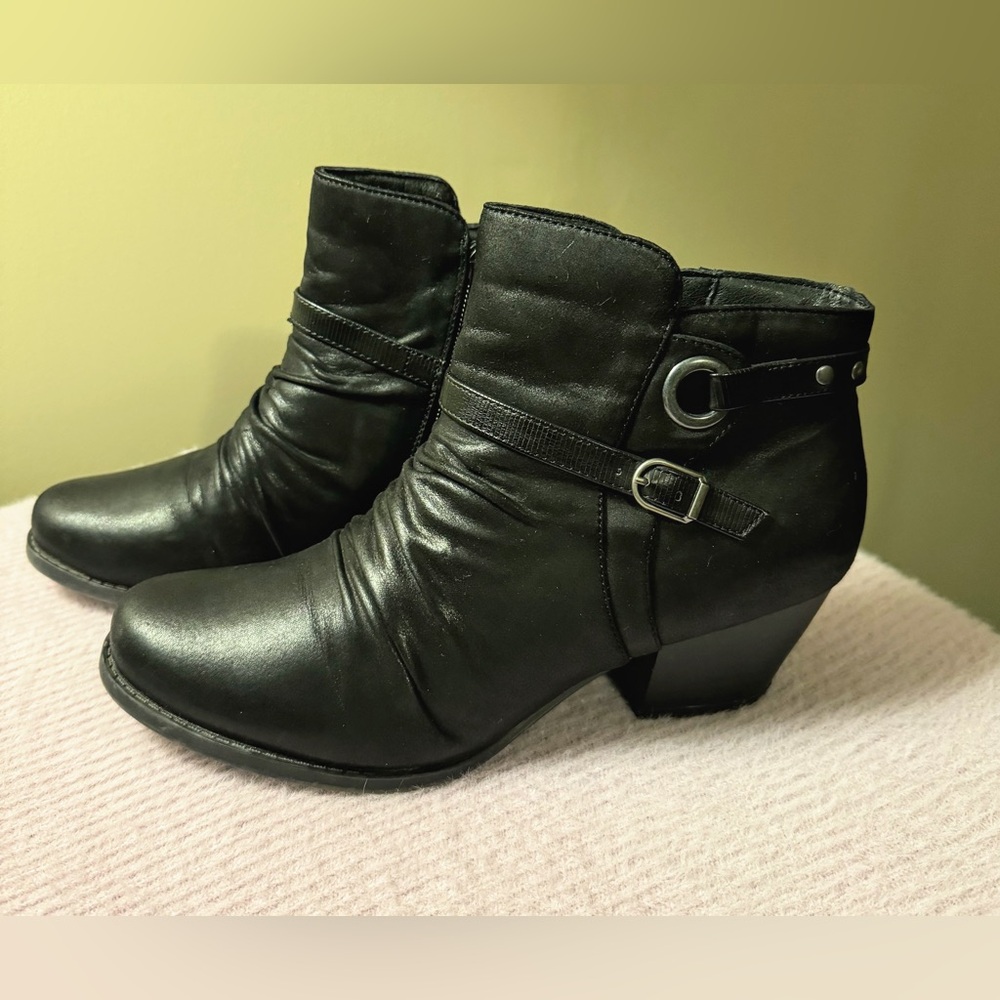 Yuu Regina heeled Booties 8.5